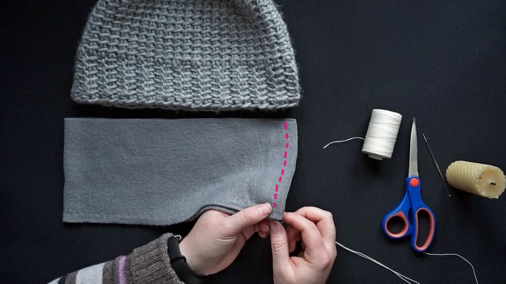 How to line a crochet beanie with fleece 5 Sewing the edge of the lining.