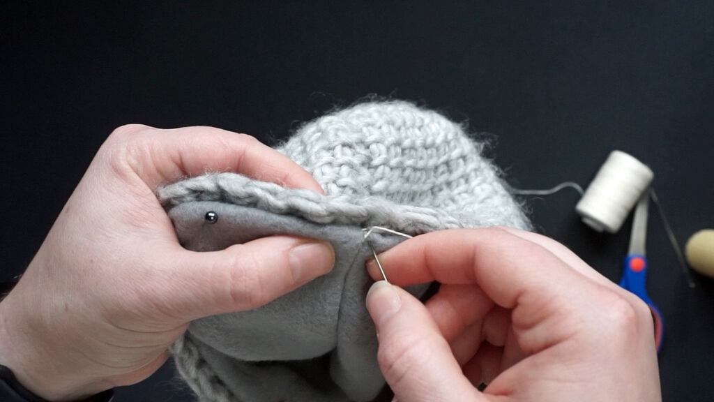 How to line a crochet beanie with fleece 20 21 Lining a beanie with fleece sewing the lining next to the edge