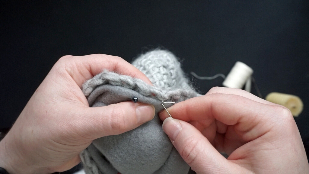 How to line a crochet beanie with fleece 21 23 Lining a beanie with fleece sewing the lining next to the edge 3