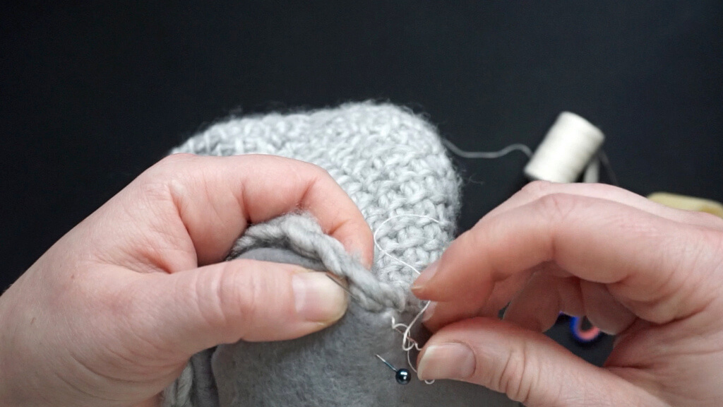 How to line a crochet beanie with fleece 22 24 Lining a beanie with fleece sewing the lining next to the edge 4