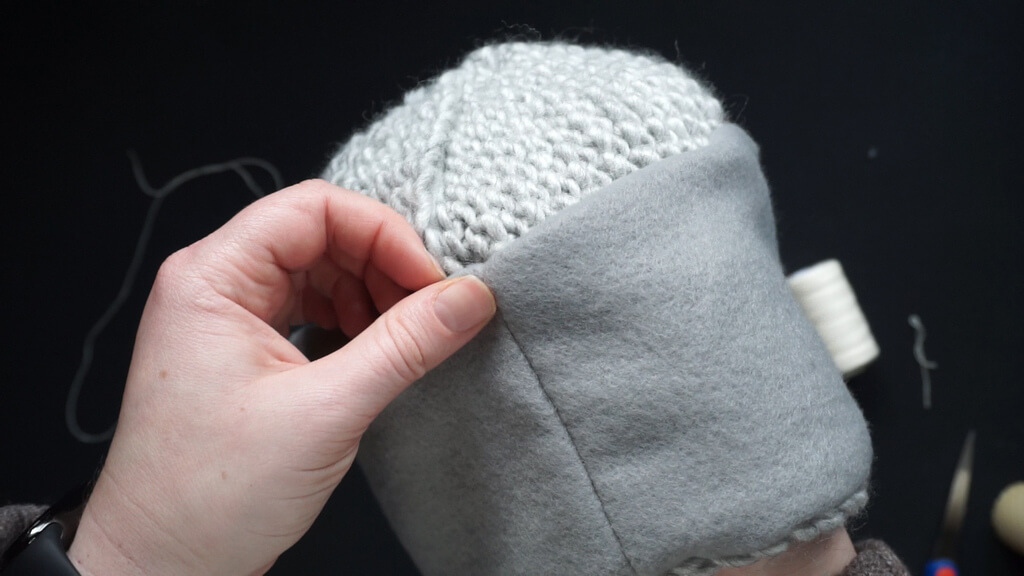 How to line a crochet beanie with fleece 25 26 Lining a beanie with fleece preparing the top edge