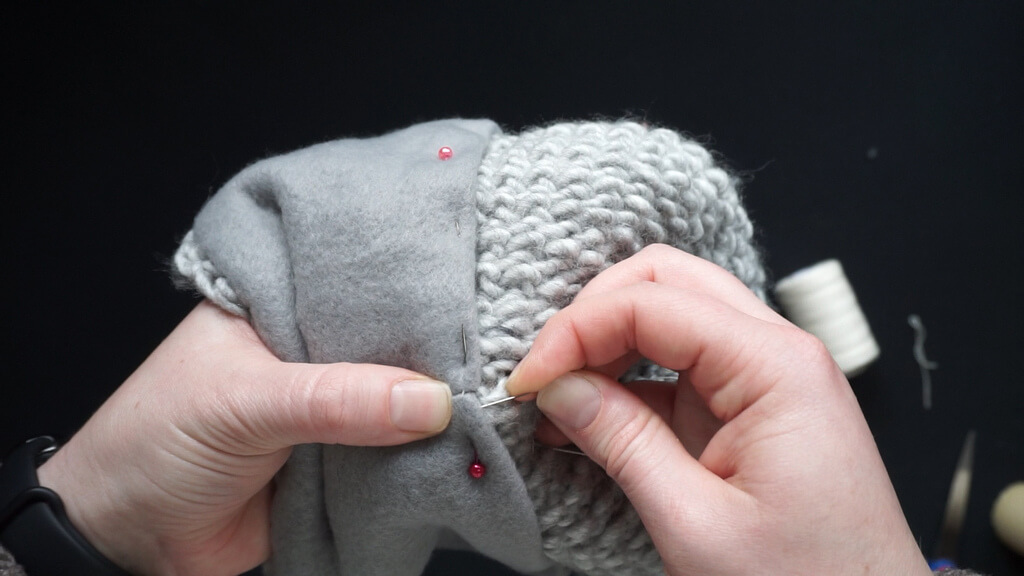 How to line a crochet beanie with fleece 27 28 Lining a beanie with fleece sewing the top edge 1