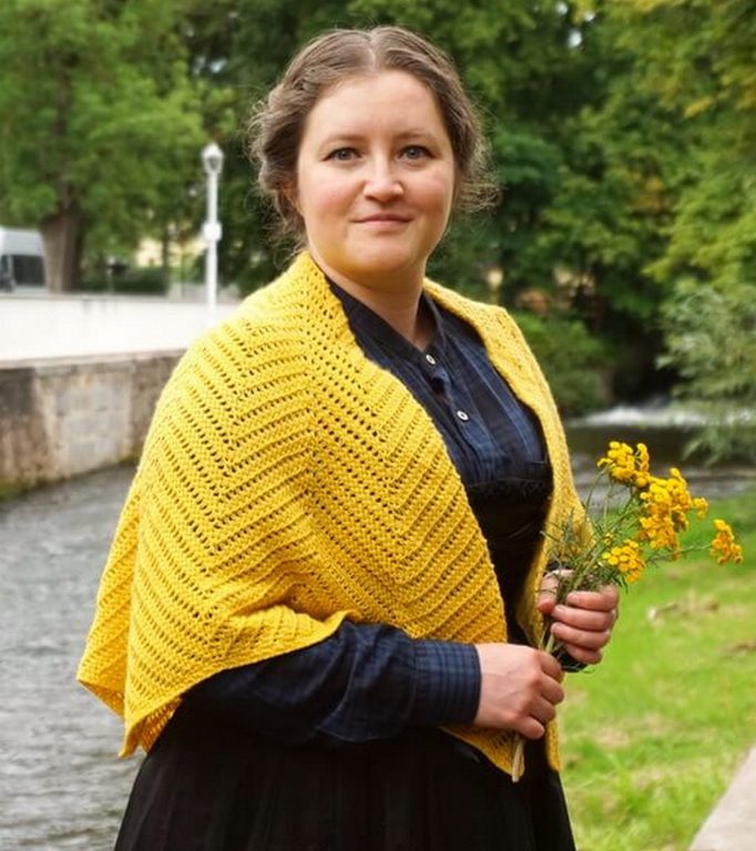 Sunny citrine Tunisian crochet shawl pattern crop