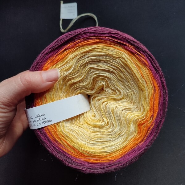 Project diary - Calliandra round yoke top 8 Custom gradient yarn cake from Sparwolle, made especially for the Calliandra summer top pattern. The light yellow in the middle is meant to cover the entire yoke, with a sunset-like progression of oranges and pinks following for the body.