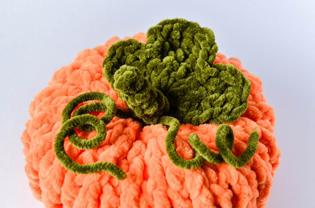 Free crochet pumpkin pattern 1 Crochet pumpkin free pattern leaf attached 2