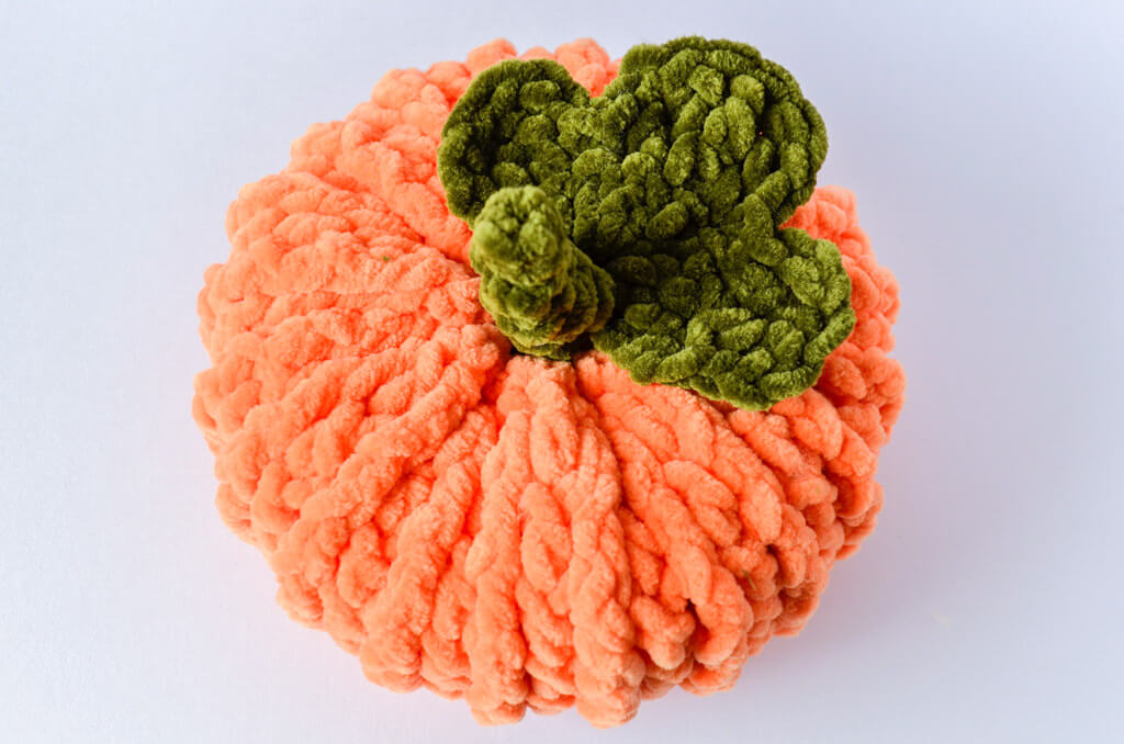 Free crochet pumpkin pattern 19 Crochet pumpkin free pattern leaf attached 3