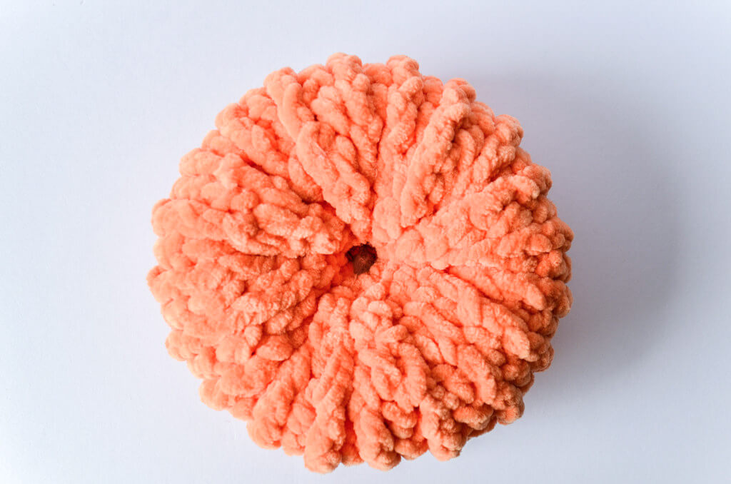 Free crochet pumpkin pattern 13 Crochet pumpkin free pattern shaping 2