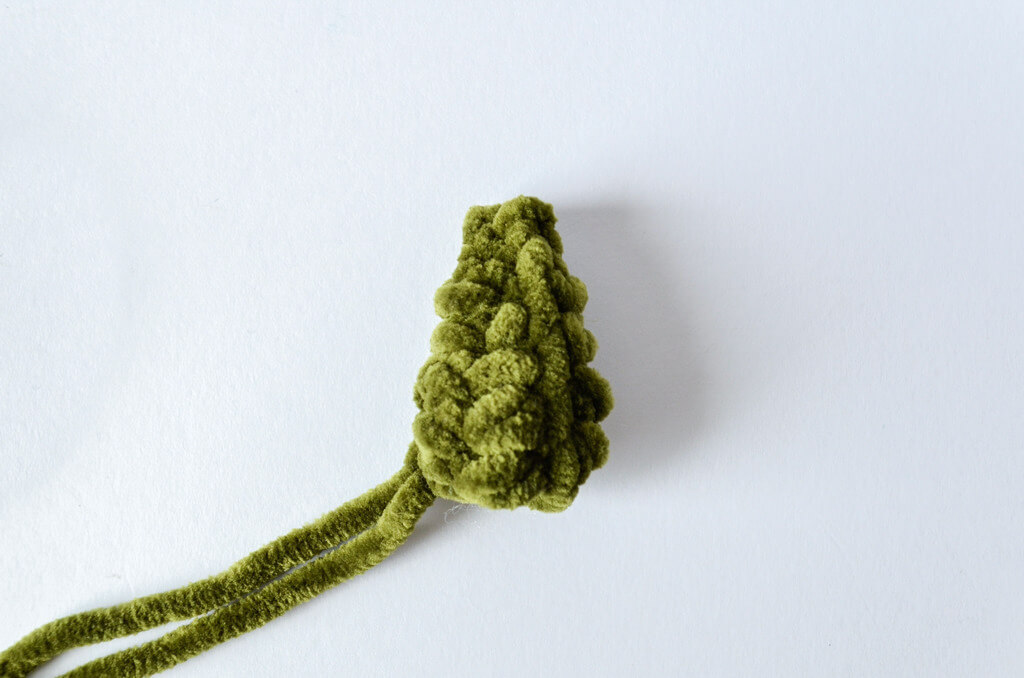 Free crochet pumpkin pattern 15 Crochet pumpkin free pattern stem 2