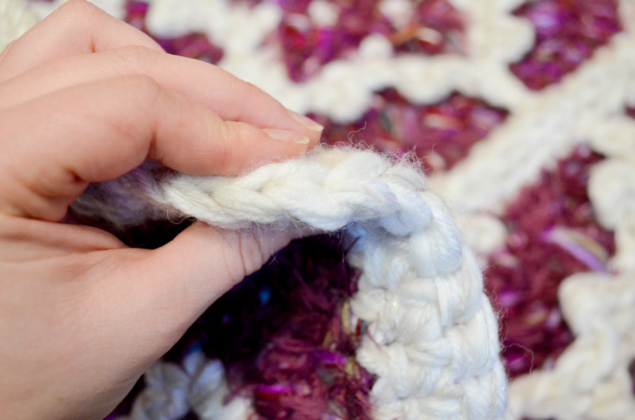 Snowflake rug from unwanted yarns thickness