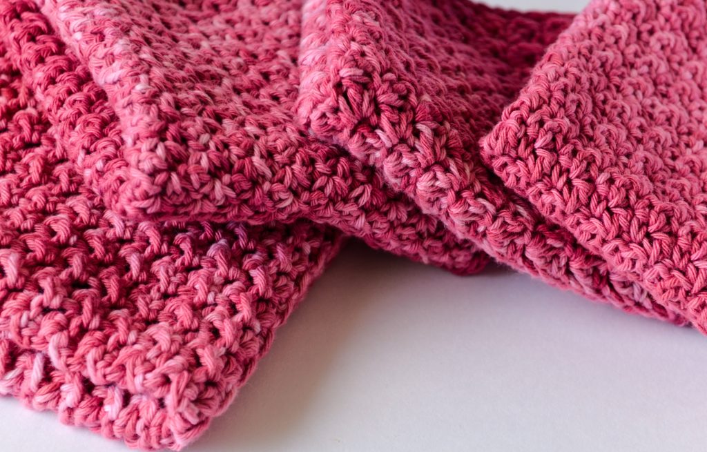 Beautiful crochet washcloth free pattern - staggered stack of washcloths