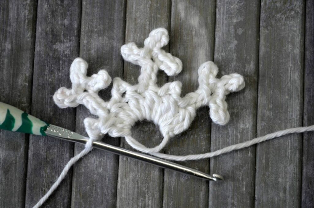 Easy snowflake crochet pattern yarnandy step 15