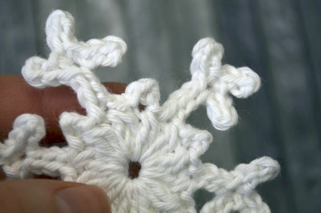Easy snowflake crochet pattern yarnandy 3
