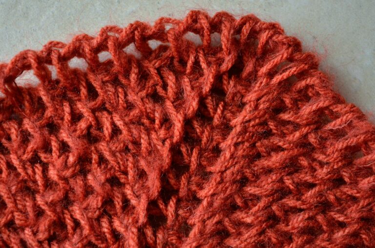 Porphyry shawl Tunisian crochet pattern yarnandy closeup 1