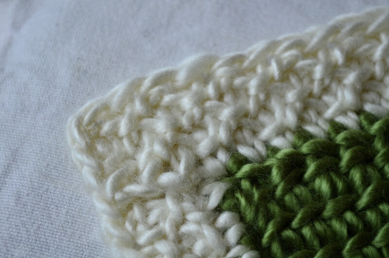 Style 1 of corner in a border for curling Tunisian crochet