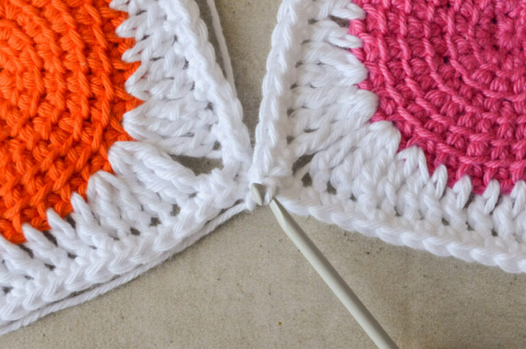 Easy way to join granny squares slip stitch method Yarnandy