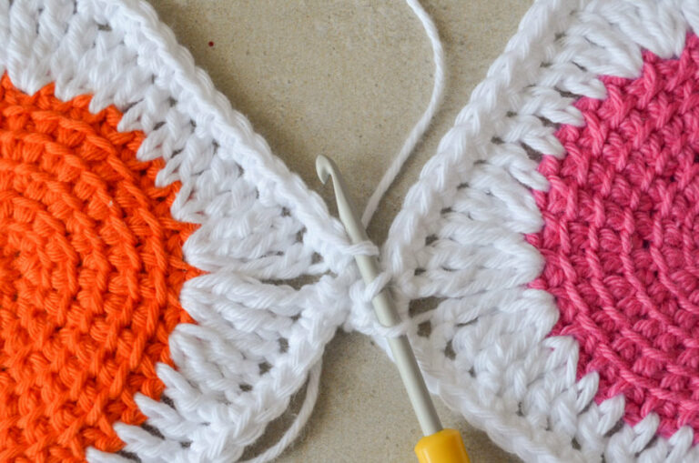 Easy way to join granny squares slip stitch method Yarnandy