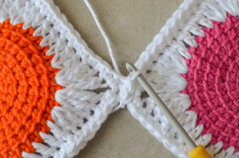 Easy way to join granny squares slip stitch method Yarnandy