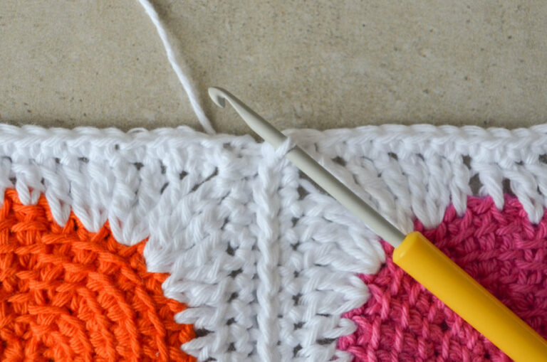 Easy way to join granny squares slip stitch method Yarnandy