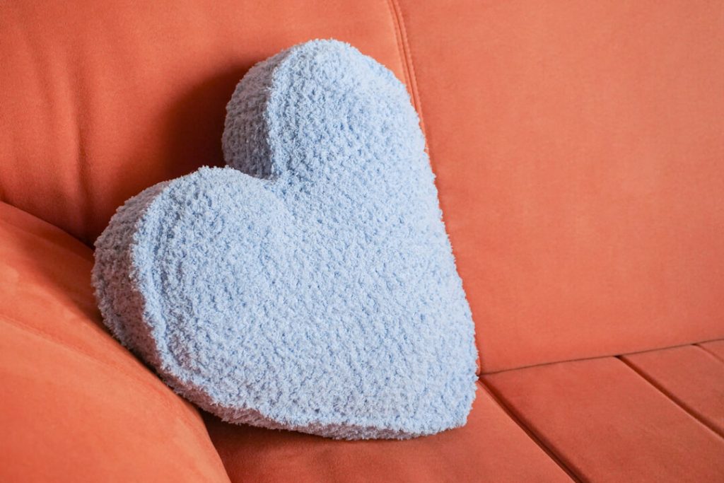 Awesome Tunisian crochet resources 32 tunisian crochet heart pillow 23