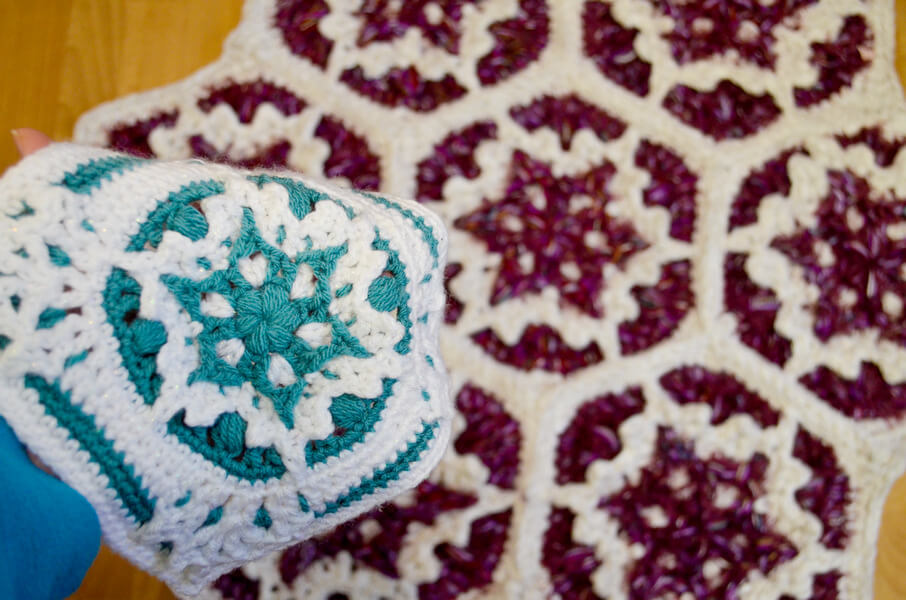Snowflake rug from unwanted yarns 1