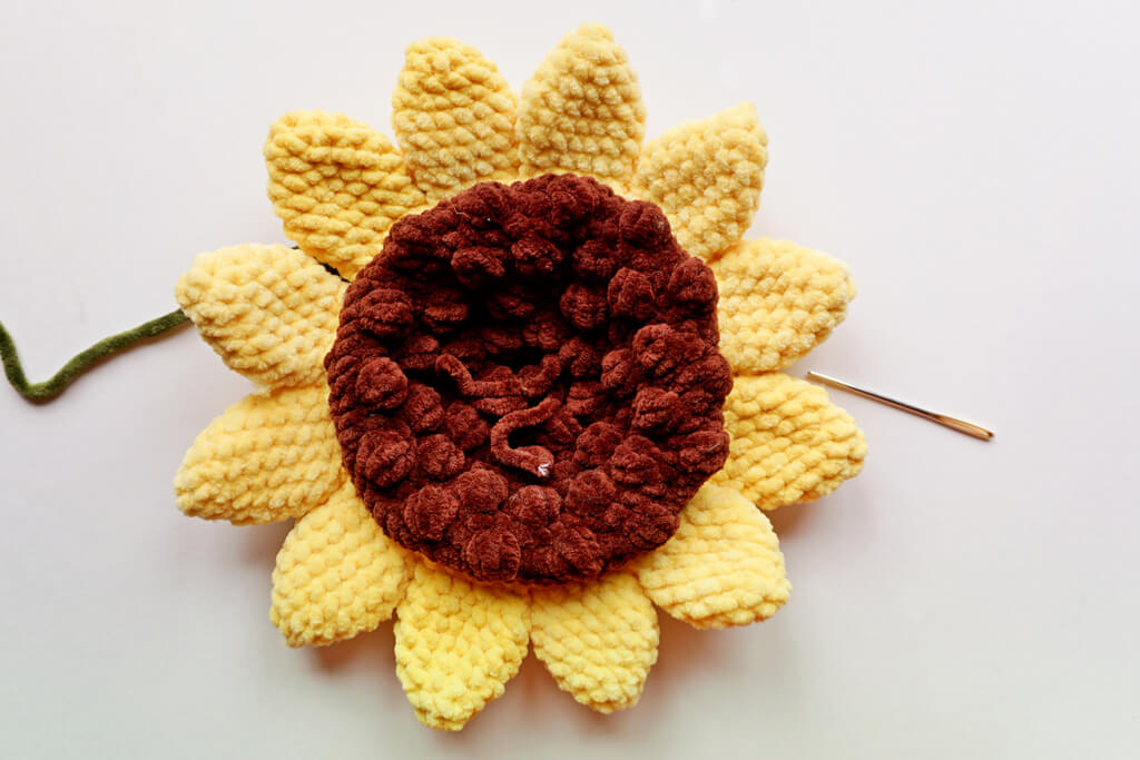 Sunflower amigurumi tutorial step 10