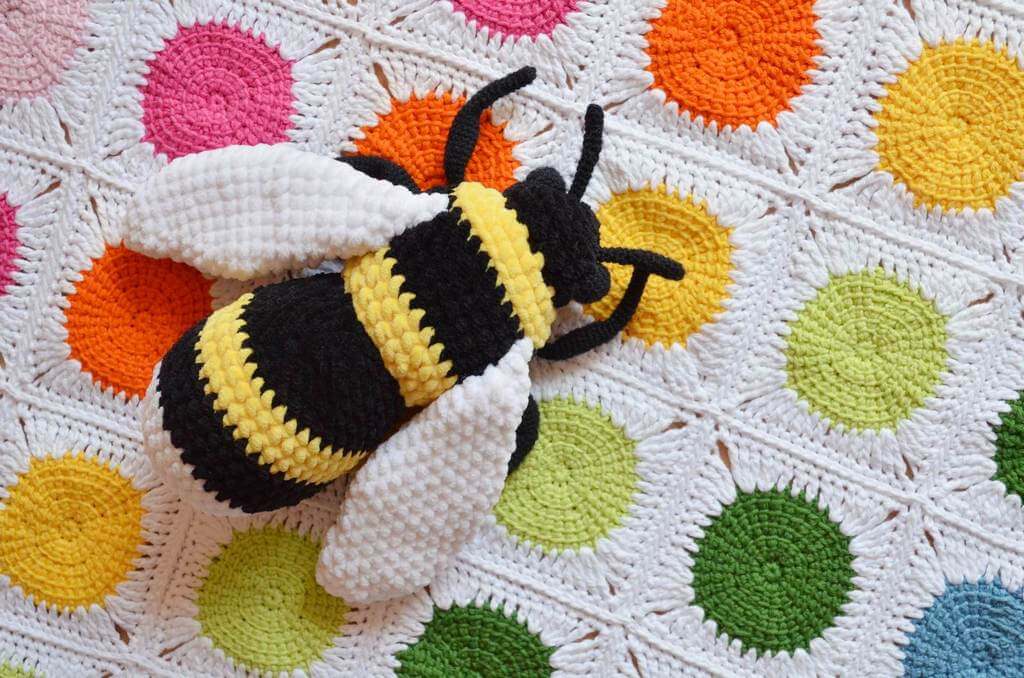 bee and dots