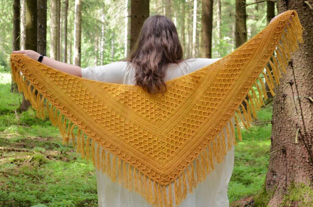 Dipped in honey crescent shawl pattern Andrea Cretu yarnandy 2022 full view