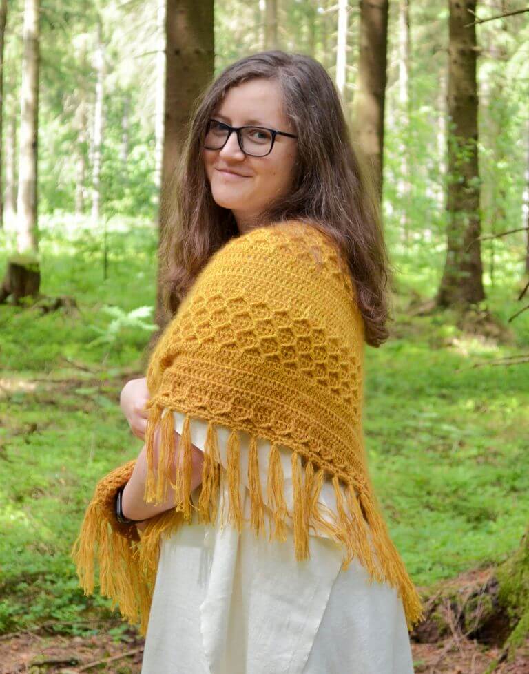 Dipped in honey shawl pattern Andrea Cretu yarnandy 2022