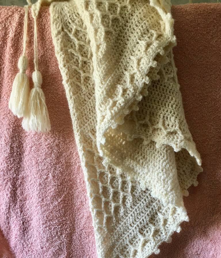 Dipped in honey shawl edging with picots and tassels by Eve Hoffenkamp 07