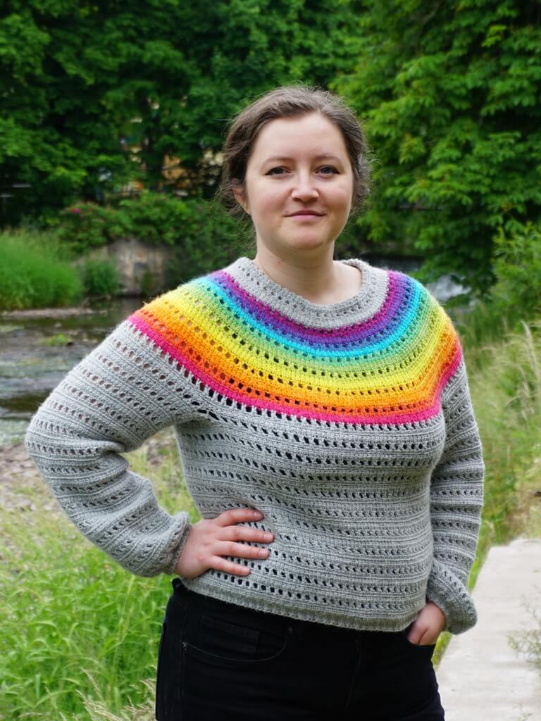 Rainbow sweater in the round