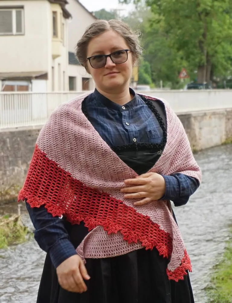 Fragaria shawl crochet pattern yarnandy 1 jpeg