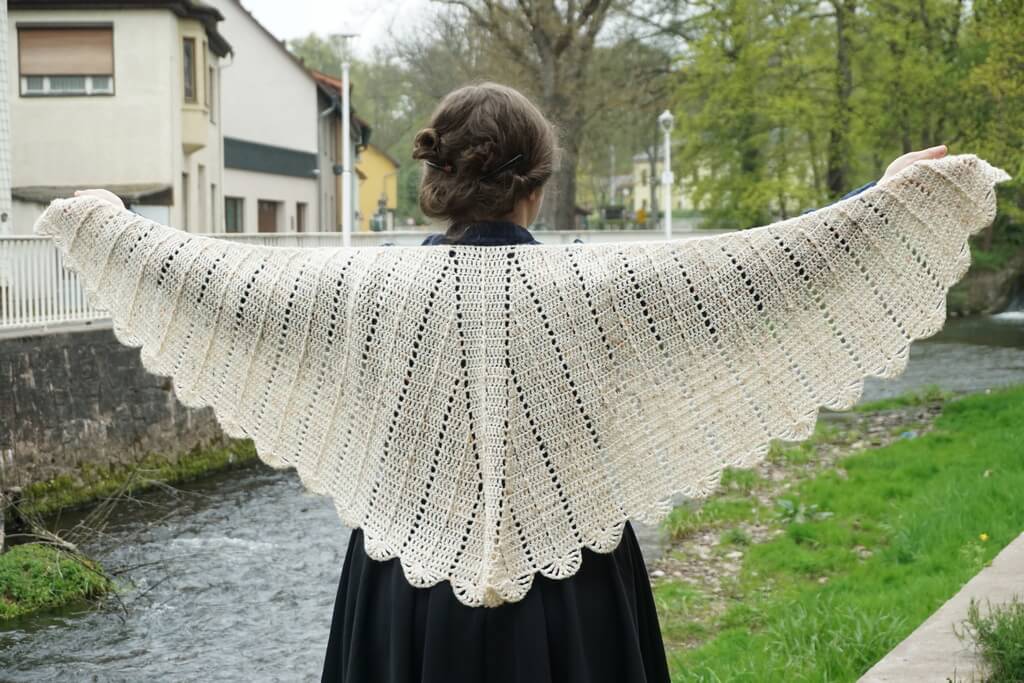 Lark wings shawl