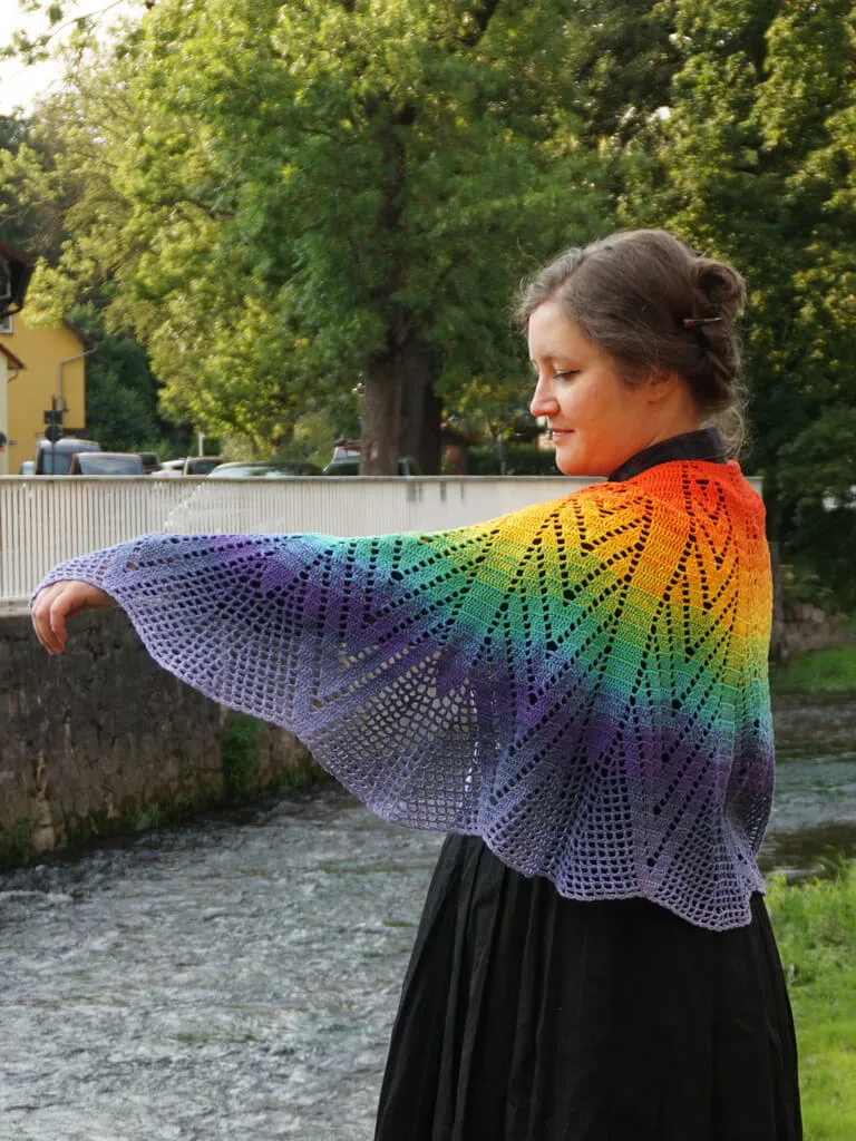 Rainbow aurora capelet crochet pattern 31 jpg