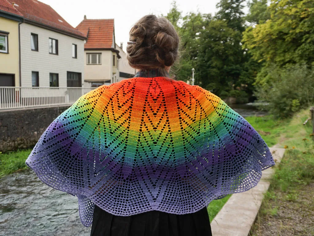 Rainbow aurora capelet crochet pattern 47 jpg