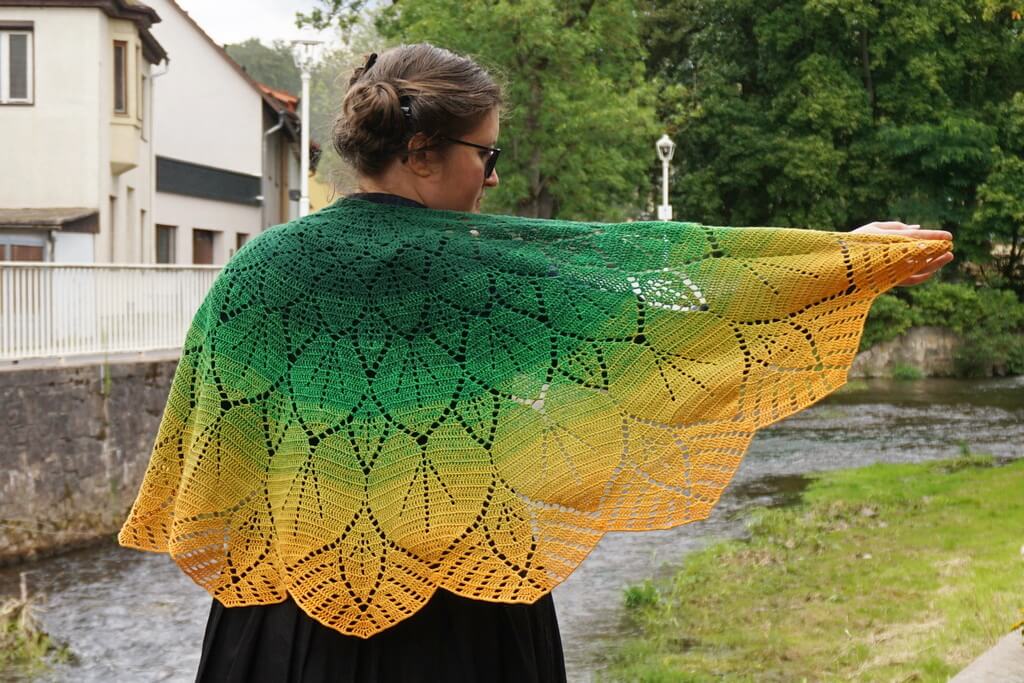 Dark green to orange gradient shawl with leaf-like shapes delimited by eyelets