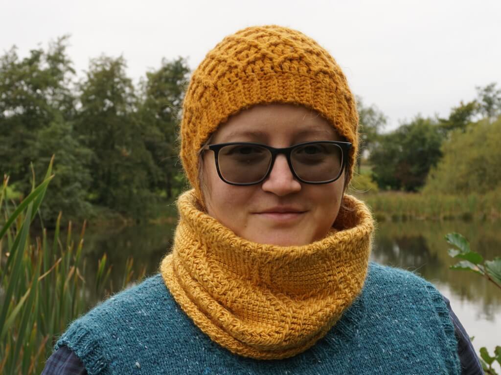 Honeycomb beanie crochet pattern 4 DK weight yarn honeycomb crochet beanie worn